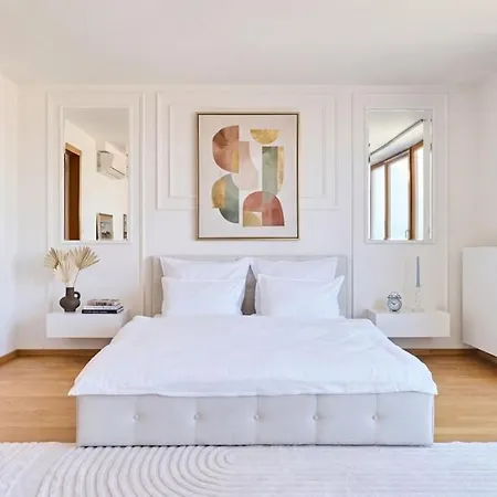 Design Penthouse With Private Rooftop Jacuzzi & Ac Прага