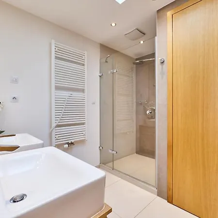 Design Penthouse With Private Rooftop Jacuzzi & Ac Apartment